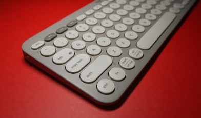 Klawiatura membranowa - co to? Wszystko, co musisz wiedzieć o jej budowie i działaniu