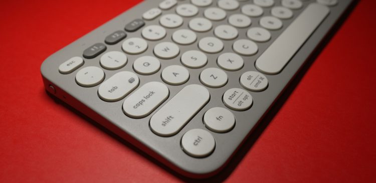 Klawiatura membranowa - co to? Wszystko, co musisz wiedzieć o jej budowie i działaniu