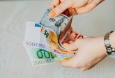Kredyt denominowany - co to takiego i jakie niesie ze sobą ryzyko?