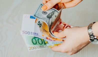 Kredyt denominowany - co to takiego i jakie niesie ze sobą ryzyko?