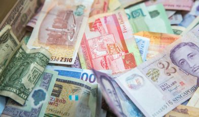 Kredyt indeksowany - co to jest, jak działa i jakiego ryzyka unikać?