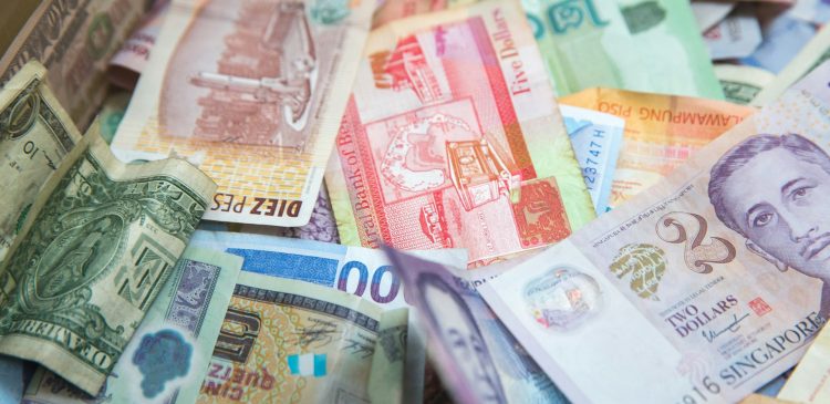 Kredyt indeksowany - co to jest, jak działa i jakiego ryzyka unikać?