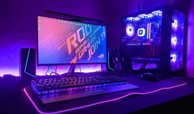 Lampka na monitor - co to? Jak wybrać najlepszą, by chronić oczy i poprawić ergonomię?