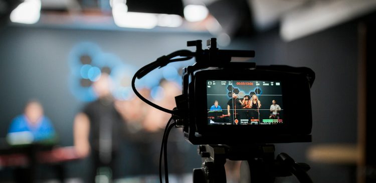 Live streaming - przewodnik, jak wykorzystać transmisje na żywo w biznesie