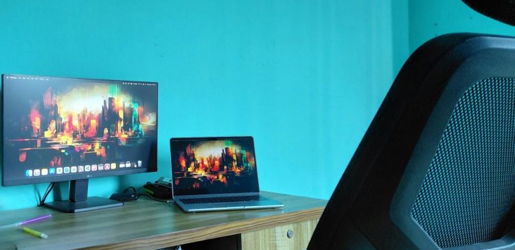 Monitor do laptopa - co to jest, jak działa i jak wybrać najlepszy?