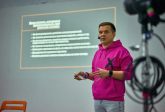 Mowa ciała w trakcie prezentacji - jak ją opanować? Kompletny przewodnik