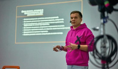 Mowa ciała w trakcie prezentacji - jak ją opanować? Kompletny przewodnik