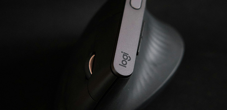 Mysz ergonomiczna - co to? Rewolucja w komfortowym użytkowaniu komputera