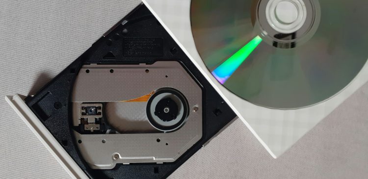 Nagrywarka płyt - co to takiego i do czego się przydaje?