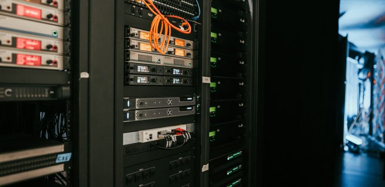 Nginx - co to? Przewodnik po wydajnym serwerze WWW