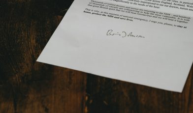 Odstąpienie od umowy - co to? Wszystko, co musisz wiedzieć o rezygnacji