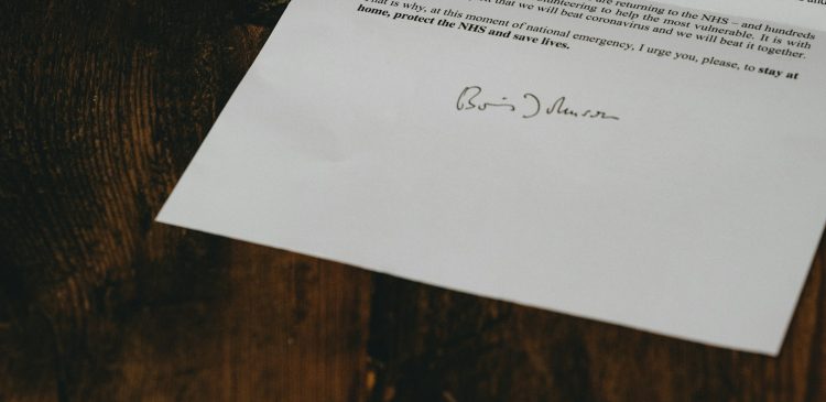 Odstąpienie od umowy - co to? Wszystko, co musisz wiedzieć o rezygnacji
