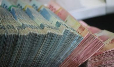 Opłata solidarnościowa - co to? Wszystko, co musisz wiedzieć o podatku od milionerów