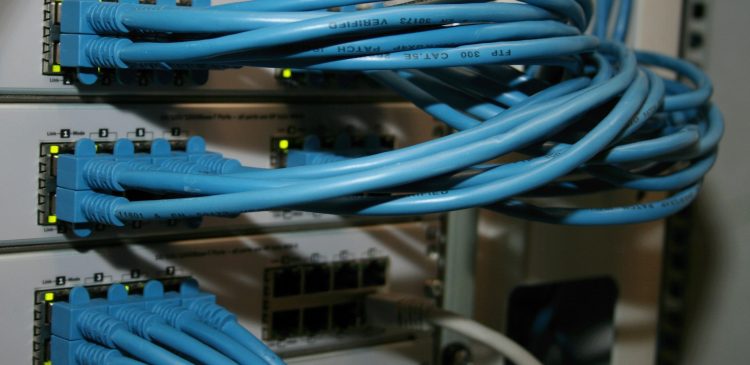 P2P - co to? Zrozumienie sieci peer-to-peer i ich zastosowań