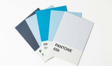 Pantone - co to? Przewodnik po systemie kolorów i jego zastosowaniu