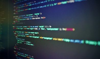PHP - co to jest? Przewodnik po języku programowania, który napędza internet