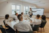 Pitch deck - co to? Jak stworzyć zwycięską prezentację dla inwestorów