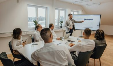 Pitch deck - co to? Jak stworzyć zwycięską prezentację dla inwestorów