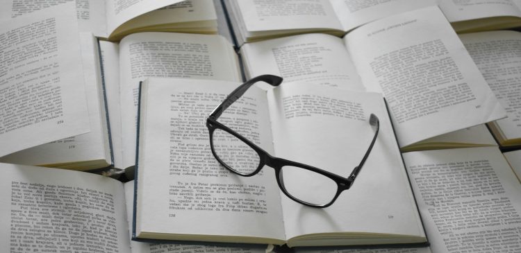 Plagiat - co to? Przewodnik po rodzajach, konsekwencjach i sposobach zapobiegania