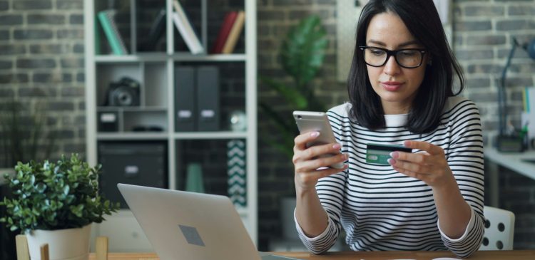 Płatności internetowe - co to? Wszystko, co musisz wiedzieć o płatnościach online