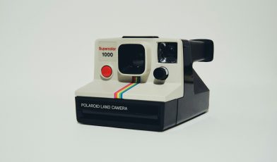 Polaroid - historia, produkty i magia fotografii natychmiastowej