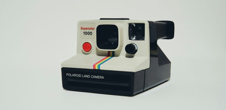 Polaroid - historia, produkty i magia fotografii natychmiastowej