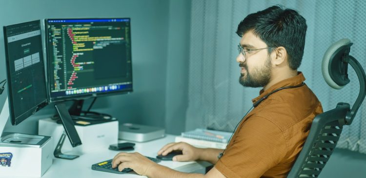 Programista Java - kim jest? Kompleksowy przewodnik po roli, obowiązkach i karierze