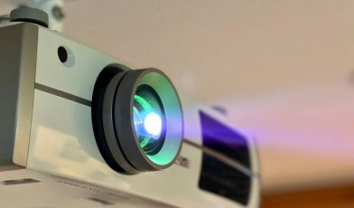 Projektor - co to jest, jak działa i jaki wybrać? Przewodnik po świecie dużego obrazu