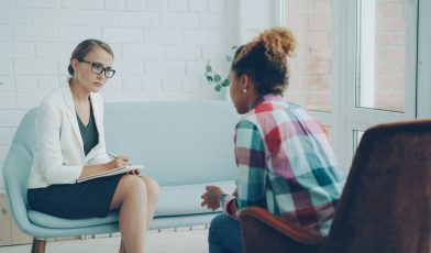 Psycholog kim jest? Przewodnik po zawodzie, kwalifikacjach i różnicach