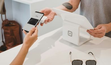 Rachunek - co to jest? Poznaj definicję, rodzaje i kluczowe różnice z fakturą