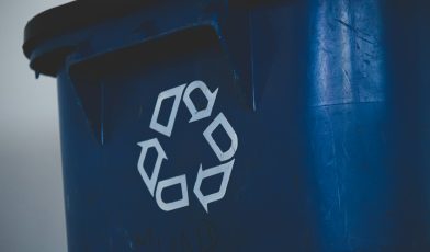 Recykling w firmie - co to i na czym polega? Kompleksowy przewodnik