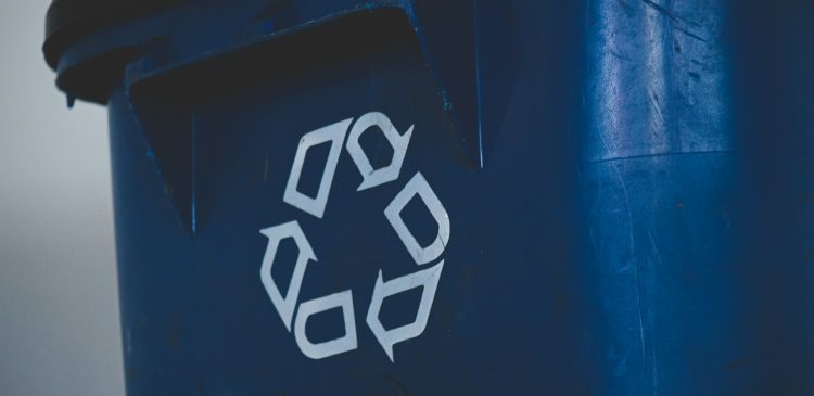 Recykling w firmie - co to i na czym polega? Kompleksowy przewodnik