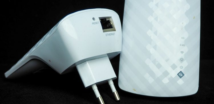 Repeater sieciowy - co to jest, jak działa i czy warto go kupić?