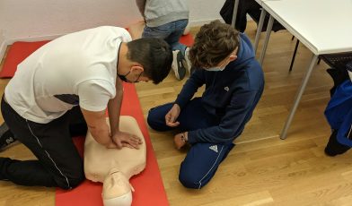 Resuscytacja krążeniowo-oddechowa - co to jest? Twój przewodnik ratujący życie