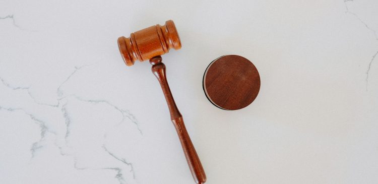 Sąd - co to? Kompletny przewodnik po definicji, funkcjach i rodzajach sądów w Polsce