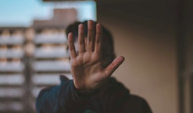 Shadowban - co to jest? Przewodnik po ukrytych ograniczeniach w mediach społecznościowych