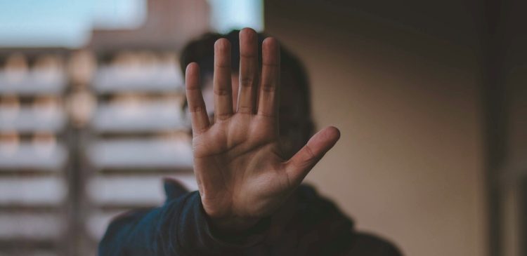 Shadowban - co to jest? Przewodnik po ukrytych ograniczeniach w mediach społecznościowych