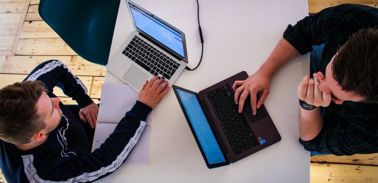 Specjalista Google Ads - kto to jest i jak może zwiększyć ROI Twojej firmy?
