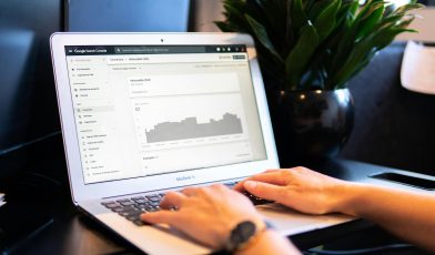 specjalista-seo-czym-sie-zajmuje-jakie-ma-umiejetnosci-i-co-moze-zaoferowac-twojej-firmie
