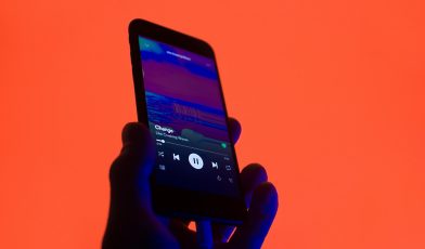 Spotify - co to? Przewodnik po streamingu muzyki, funkcjach i subskrypcjach