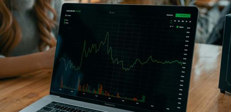 Stagnacja gospodarcza - co to? Jakie są jej przyczyny i jak sobie z nią radzić?