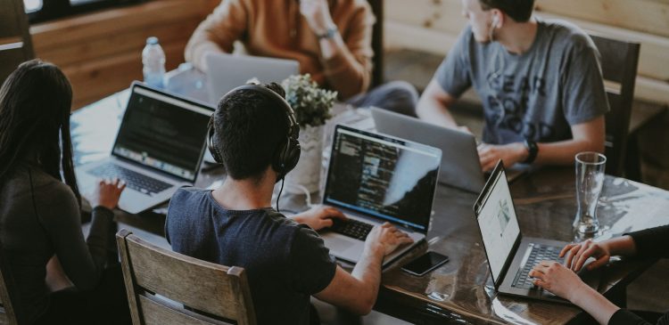 Startup – co to jest? Definicja, etapy i finansowanie dla innowacyjnych firm