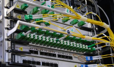 Światłowód - co to jest i dlaczego jest przyszłością internetu?