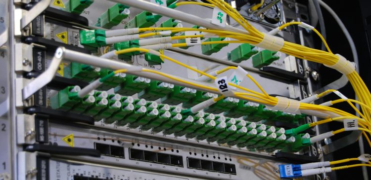 Światłowód - co to jest i dlaczego jest przyszłością internetu?
