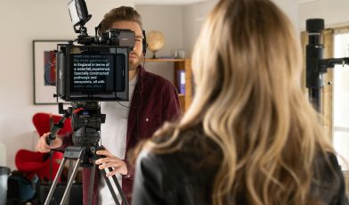 Teleprompter - co to? Przewodnik dla profesjonalnych prezentacji