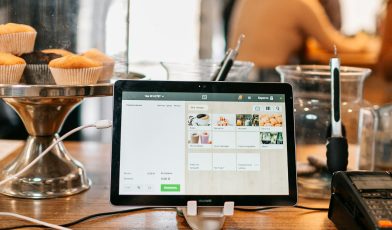 Terminal POS - co to? Funkcje, ewolucja i trendy - przewodnik po systemach sprzedaży