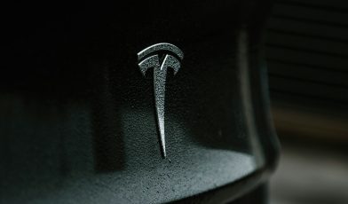 Tesla - wszystko, co musisz wiedzieć o motoryzacyjnym gigancie