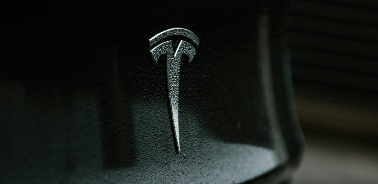 Tesla - wszystko, co musisz wiedzieć o motoryzacyjnym gigancie