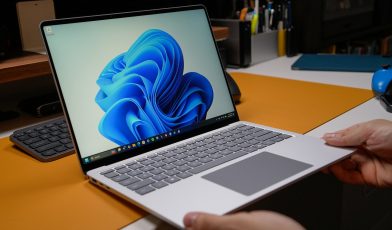 Ultrabook - co to? Twój przewodnik po smukłych, lekkich i mocnych laptopach