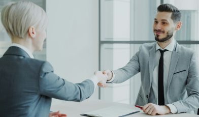 Umowa o dzieło czy zlecenie? Jak wybrać najlepszą formę współpracy?